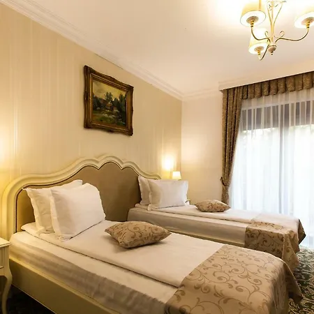 Ave, Alba! 4*